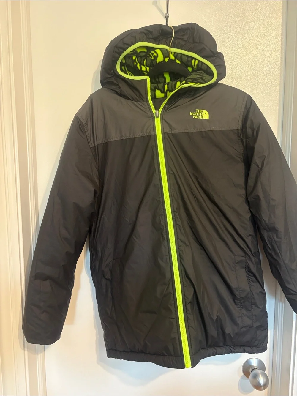 The North Face Black & Neon Green Patterned Puffer Jacket reversible size XL